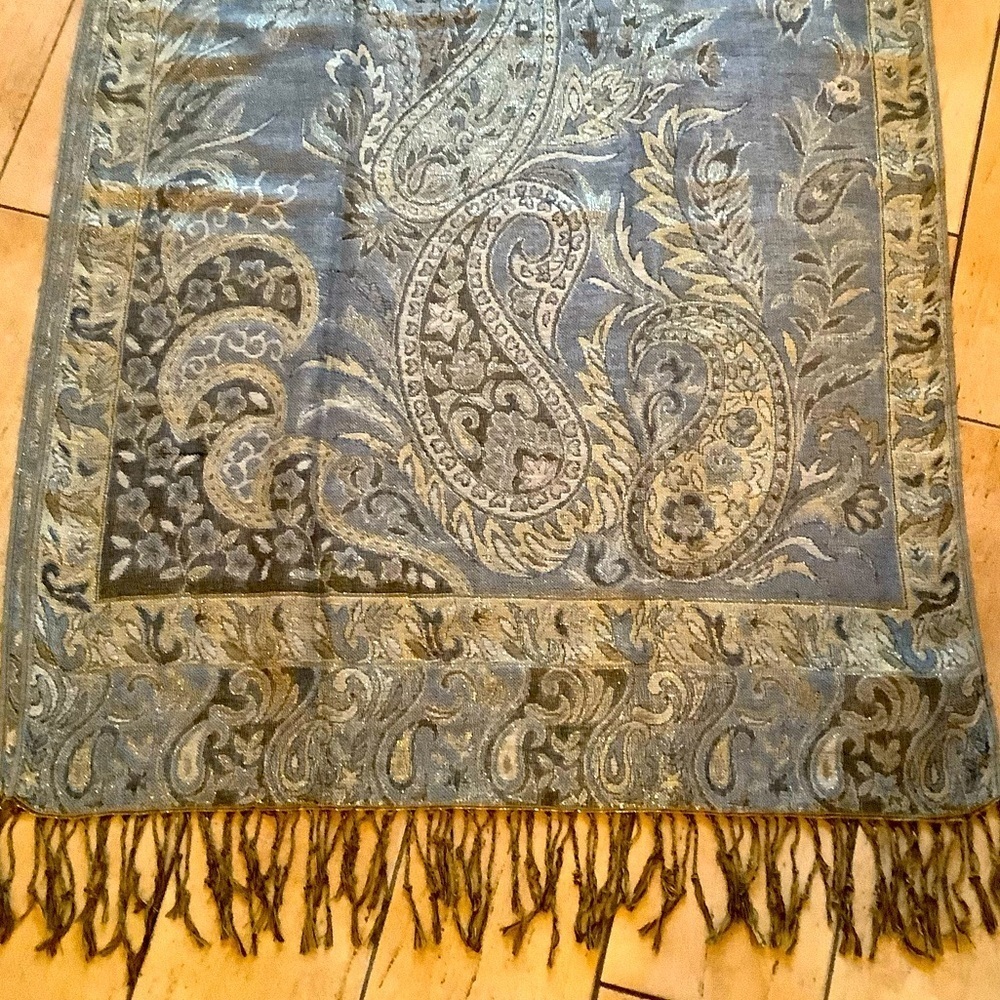 West Loop Metallic Jacquard Pashmina - Picture 3 of 7